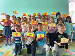 Историю флага Чувашской Республики изучили ребята в подготовительной к школе группе "Цветочки"