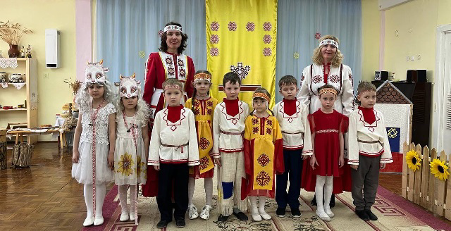 В группах компенсирующей направленности прошел показ чувашской сказки «Дети ветра»