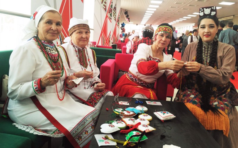 Римма Парферьева на мастер – классе по традиционной чувашской вышивке в г.  Чебоксары.