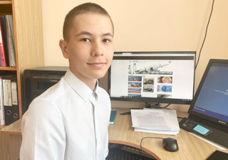 Призёр олимпиады по математике и ОБЖ Алексей Наумов в составе делегации талантливых детей.