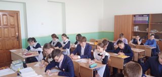 Елчĕкри пĕтĕмĕшле пĕлÿ паракан вǎтам шкул «Пĕтĕм чăваш диктанчĕ-2023» акцине хутшǎнчĕ