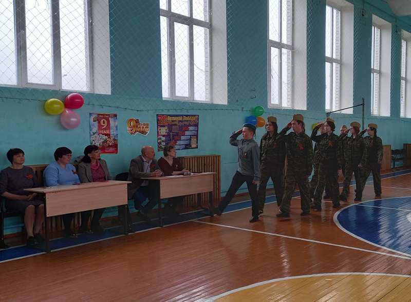 В школе прошёл очередной школьный конкурс «Смотр строя и песни», посвященный Дню Победы.