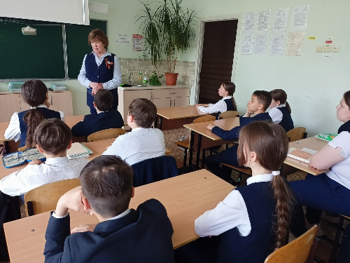 4 мая 2023 года директор школы Петрова Людмила Леонидовна в #6А классе провела занятие  "Разговоры о важном", которое было посвящено 78-летию годовщины Победы в Великой Отечественной войне.