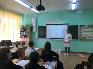 Медсестра школы Плотникова М. И. в 7 "а", 8 "б" классе провела беседу о вредных привычках и как бороться с ними
