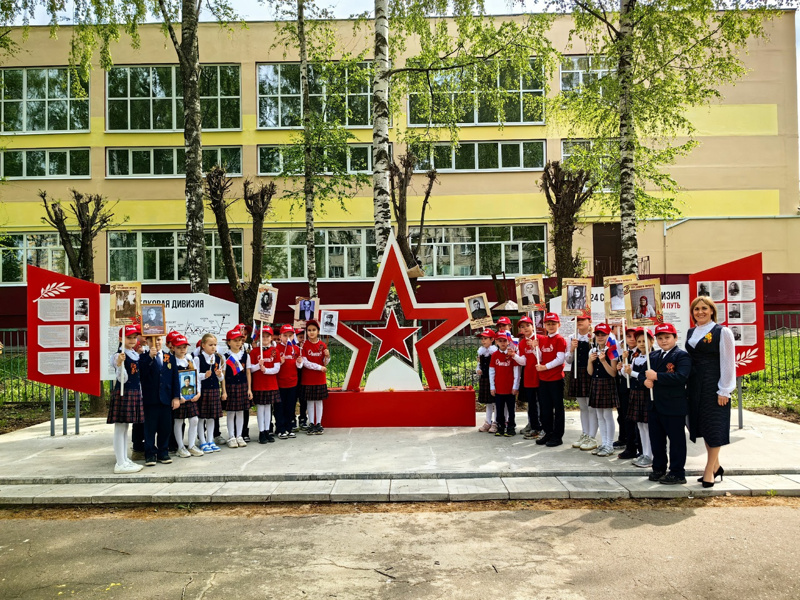 Орлята России столичной школы №40 приняли участие во Всероссийской акции "Бессмертный полк в каждой школе"