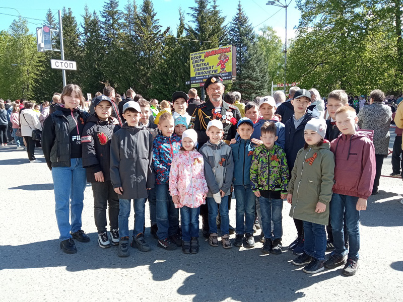 Участие ребят в торжественном митинге