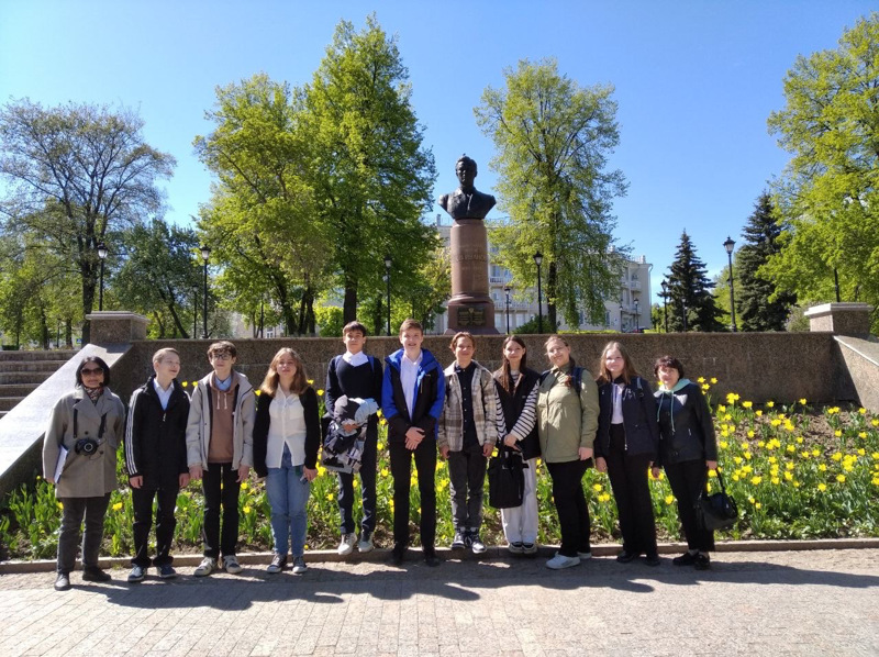 Обучающиеся 8 «А» класса, в рамках реализации проекта: "Пушкинская карта",побывали на пешей экскурсии по исторической части города Чебоксары