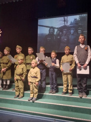 Ученик 6 "Б" класса, Смирнов Лев, принял участие в концерте, посвященном Дню Великой Победы.