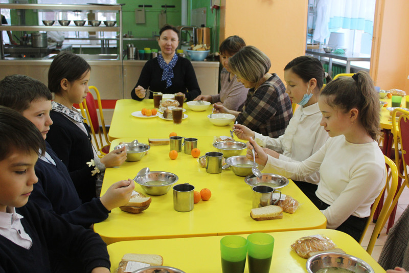В Санарпосинской школе прошла акция "Завтрак с директором"