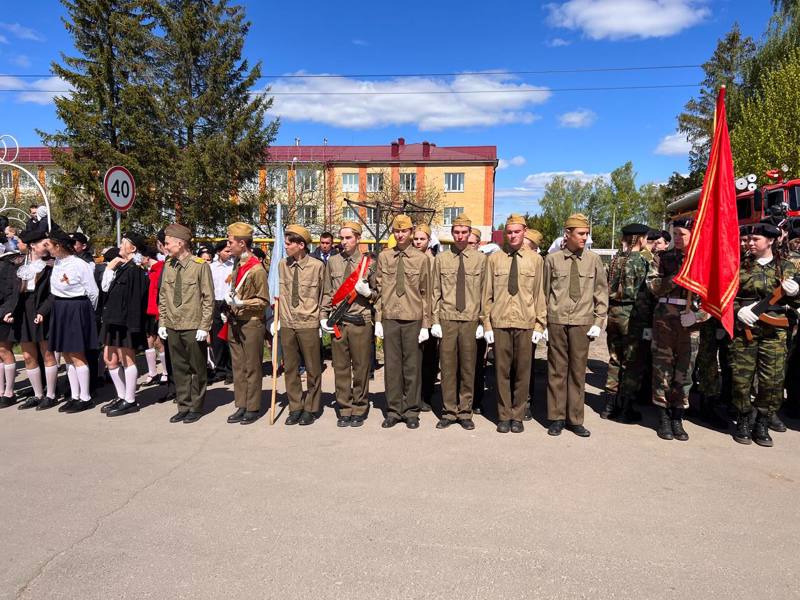 На районном параде Победы