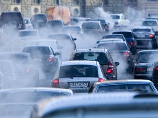 Загрязнение атмосферного воздуха выхлопами газа автомобильного транспорта.