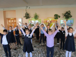 1﻿2 мая ученики 2 «А» класса провели тематическую линейку для детей начальной школы.