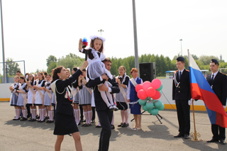 23 мая в МБОУ «Яльчикская СОШ» состоялась торжественная линейка, посвященная «Последнему звонку»