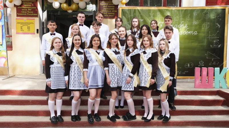 22 мая в школе №8 города Канаш прозвенел последний звонок для учащихся 9 – 11классов.