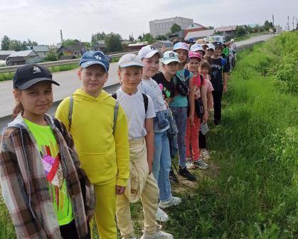 Экскурсия в этно - парке "Три солнца" третьеклассников Л.А. Голубевой и  Н.И. Даниловой 3а и 3б классов, у реки Шатьма.