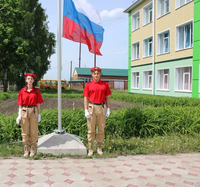 Юнармейцы МБОУ 'Урмаевская СОШ" получили новую форму.