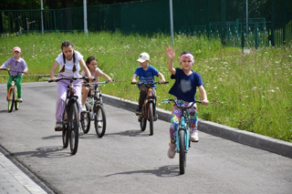 Второй день лагеря «Росинка» посвящен Дню велосипедиста и здоровому питанию.