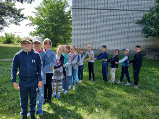 А ВСЁ-ТАКИ НА СВЕТЕ ПРИДУМАНО НЕ ЗРЯ, ЧТО ОТКРЫВАЮТ ДВЕРИ РЕБЯТАМ ЛАГЕРЯ!