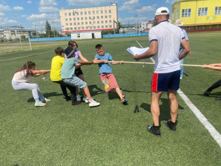 Воспитанники пришкольного лагеря "Веснушки" заняли 3 место в легкоатлетической эстафете, которая проходила на стадионе спортивной школы "Локомотив".