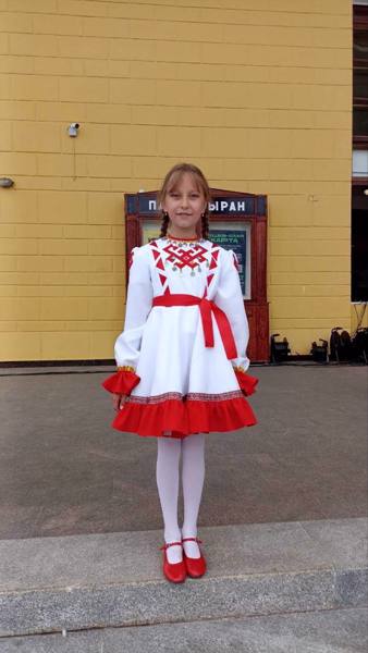 Пчелова Ксения, ученица 2Б класса, поздравляет с Днём Чувашской Республики!