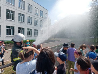В пришкольном лагере "Веснушки" прошёл День пожарного.