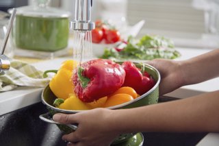 Как  ПРАВИЛЬНО мыть фрукты и овощи