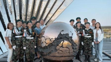 Воспитанники военно-патриотического клуба «Юные друзья пограничников» средней школы № 10 г. Канаш посетили мемориал «Строителям безмолвных рубежей», находящийся в Козловском  районе