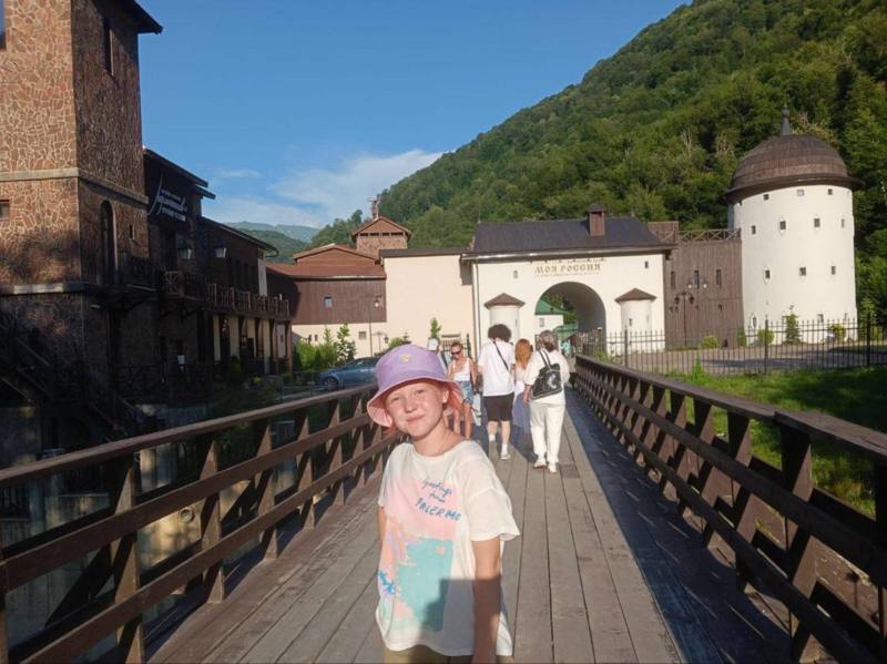 Ученица 5 "В" класса Валерия Майкова активно проводит каникулы.