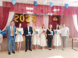 В МБОУ «Кирская СОШ» состоялось торжественное вручение аттестатов выпускникам 9 и 11 классов