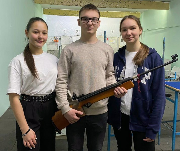 Команда МБОУ "СОШ 2" г.Чебоксары  в соревнованиях по стрельбе заняла 1 место.