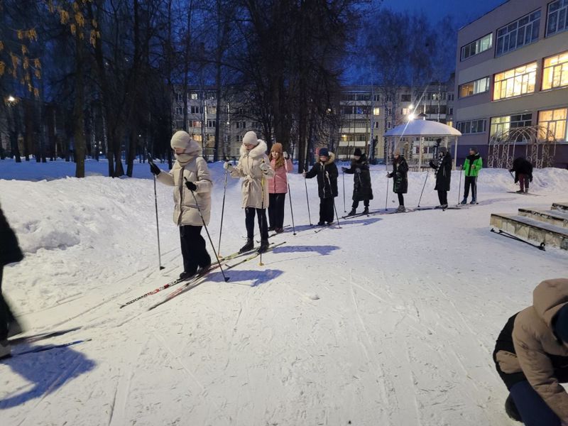 Участники ШСК "Медведи" столичной школы 40 открыли лыжный сезон
