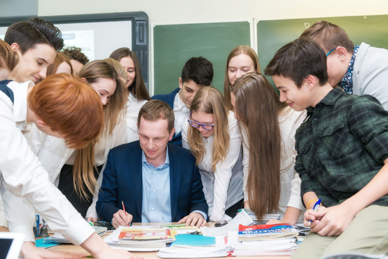 Педагоги могут подать заявки в пяти номинациях национальной премии «Патриот – 2023»