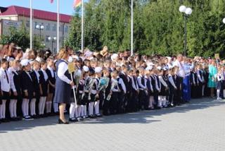Торжественные линейки в День знаний прошли в общеобразовательных учреждениях Комсомольского муниципального округа