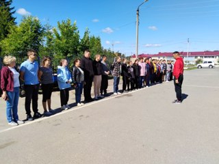 В МБОУ СОШ №2 г. Ядрина была проведена тренировочная эвакуация персонала школы и учащихся