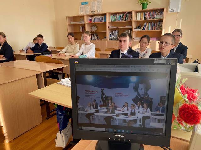 Первые занятия в рамках Всероссийского проекта «Разговоры о важном», посвященные началу нового 2023-2024 учебного года.