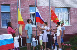 Церемония поднятия флага России в нашем детском саду