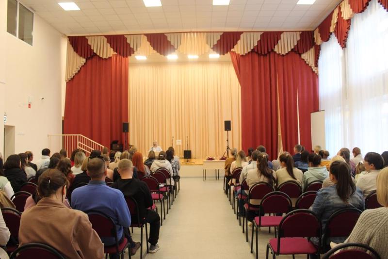 В МАОУ "НОШ" г.Ядрина состоялось общешкольное родительское собрание