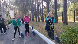 Субботник - добрая традиция, объединяющая поколения!