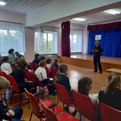 Сегодня в школе состоялась встреча с инспектором ПДН МО МВД России «Цивильский», лейтенантом полиции Евгением Карповым