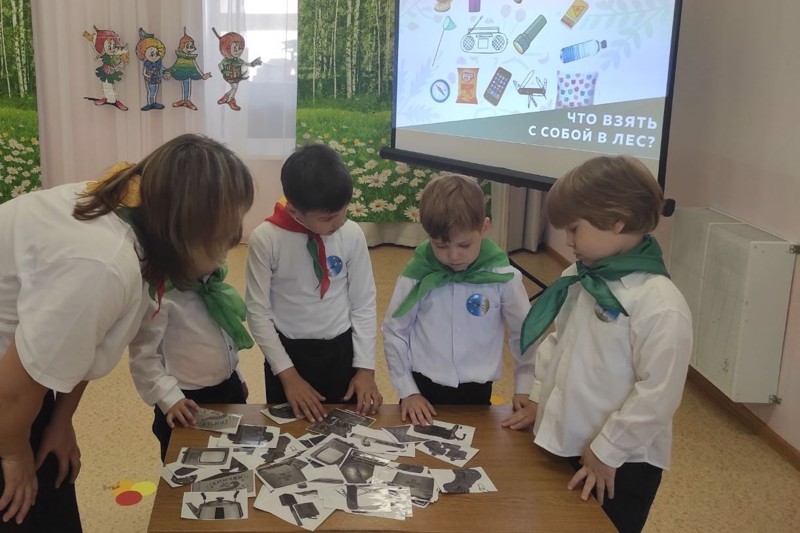 Всероссийский урок эколят по теме "По лесной тропинке" в подготовительной группе "Смешарики"