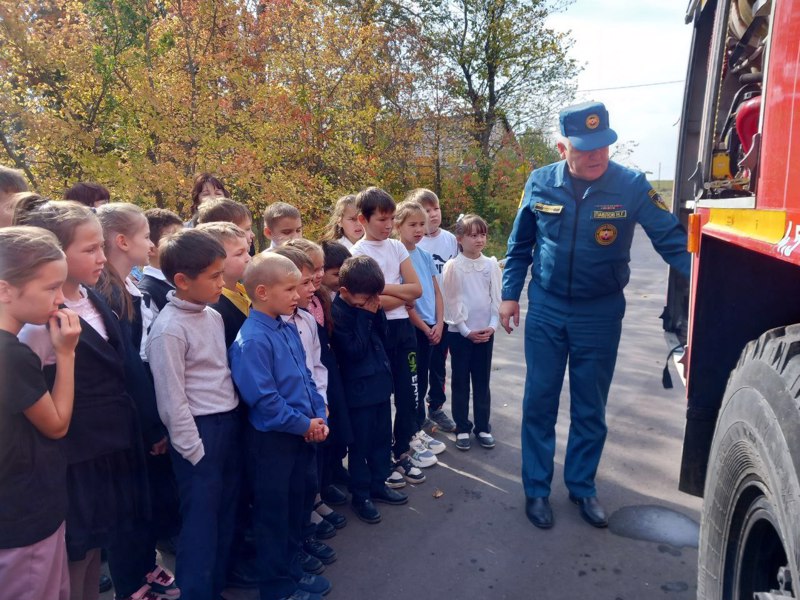 Пожарные-спасатели в гостях у школьников