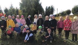 Воспитанники И.В. Афанасьевой, первоклассники, посетили место посадки Голубых елей, памяти Пионеров – Героев