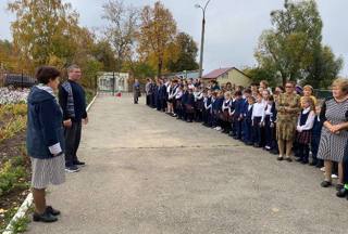 В школе прошла плановая учебная тренировка по эвакуации обучающихся и сотрудников на случай возникновения условного пожара.