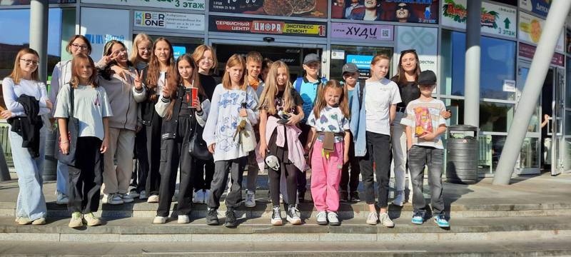 Сегодня ученики 6 «Г» класса  посетили фильм «Баба Яга спасает мир» в кинотеатре Волжском.
