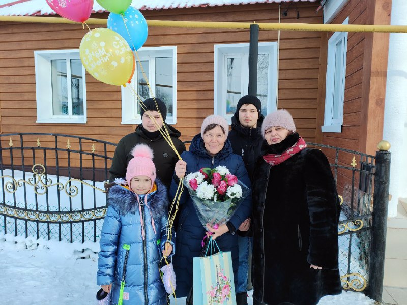 В Год педагога и наставника отмечает свой юбилей педагог по призванию, учитель географии, Курбатова Юлия Геннадьевна