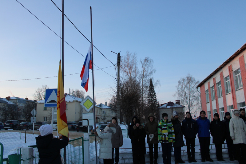23 декабря 2023 в церемонии поднятия государственных флагов Российской Федерации и Чувашской Республики участвовали 9а и 9б классы