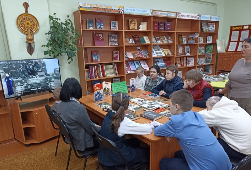 В городской библиотеке-филиале №3 им. М. Сеспеля состоялся исторический набат «Блокада Ленинграда»