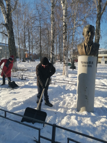 Акция «Снежный десант» по очистке памятников