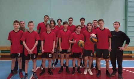 Команда юношей школы №9 - участник Первенства города  по  волейболу