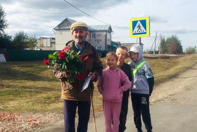 Учащиеся навестили ветеранов педагогического труда